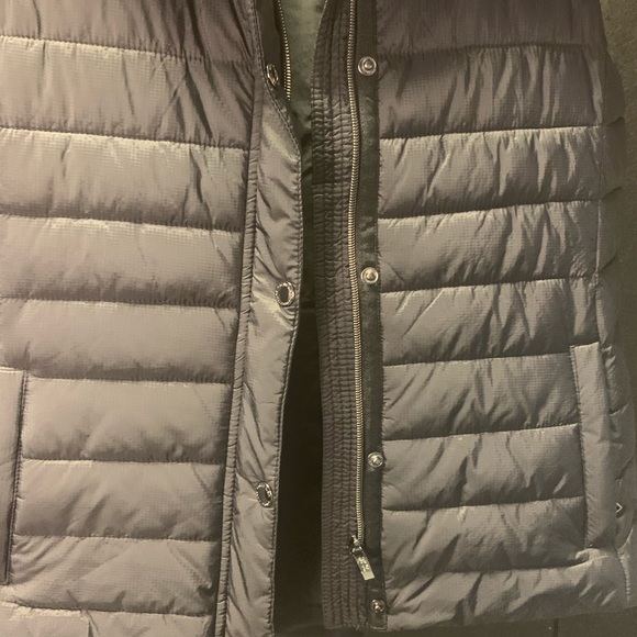 Calvin Klein Puffer Vest - Picture 7 of 10